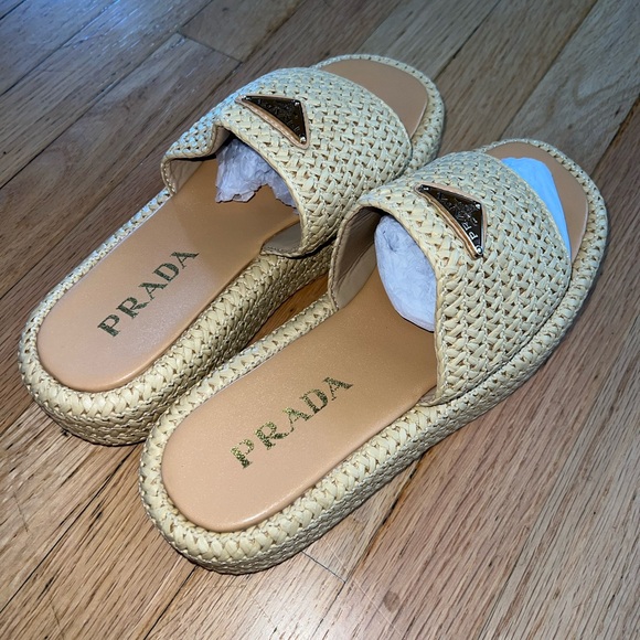 Platform sandals - Picture 2 of 3